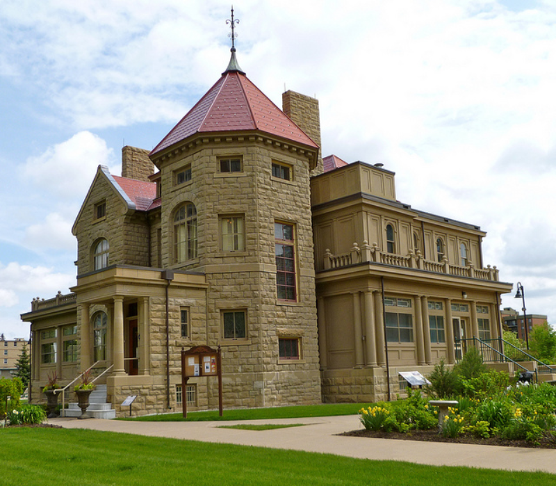 Lougheed House - MyDriveHoliday